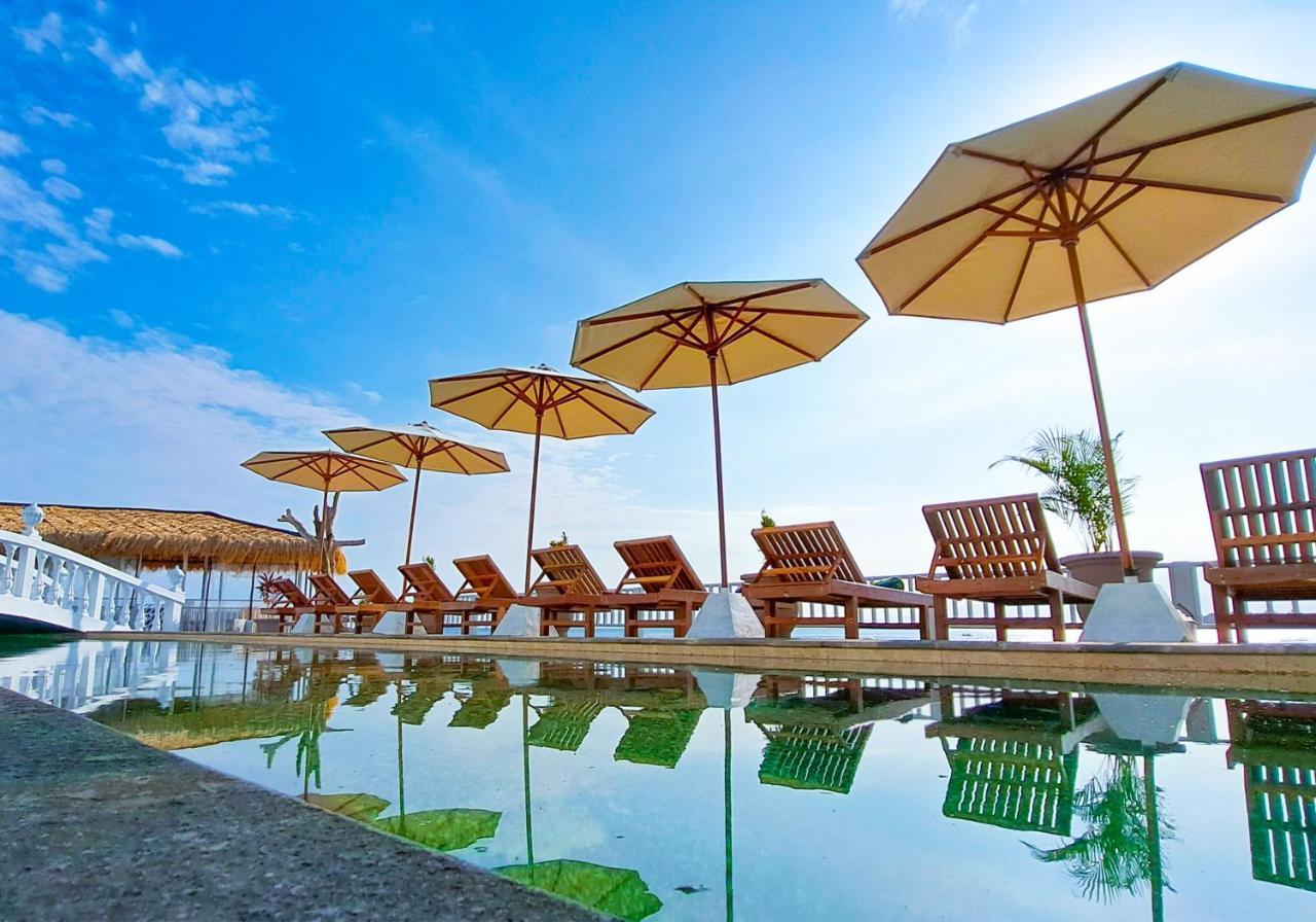 Gili Beachfront Suites Gili Trawangan Exterior photo